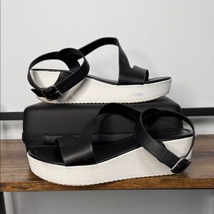 SODA Black and White Women's Platform Sandals Size 8.5